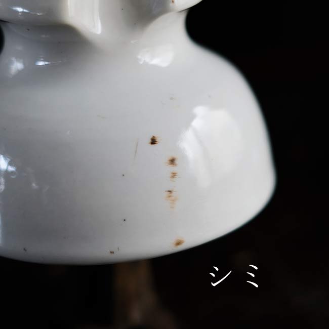 脚付きの碍子(ガイシ)