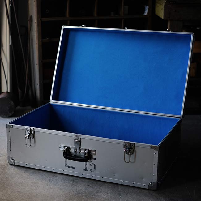 Aluminum trunk for equipment
