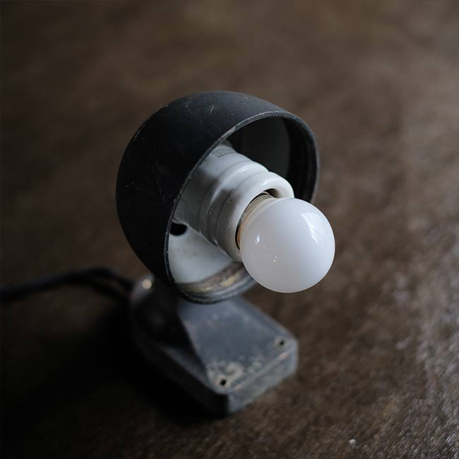 Small aluminum lamp