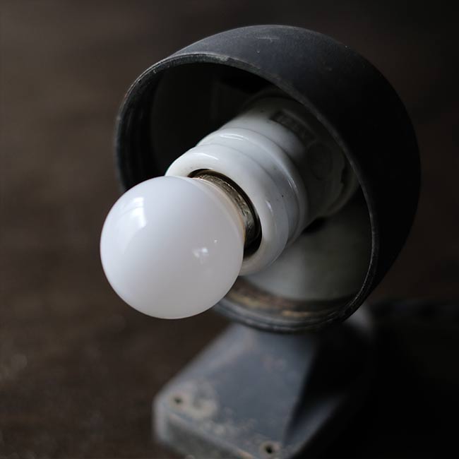 Small aluminum lamp