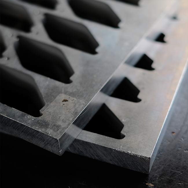 Aluminum plates (sold individually)