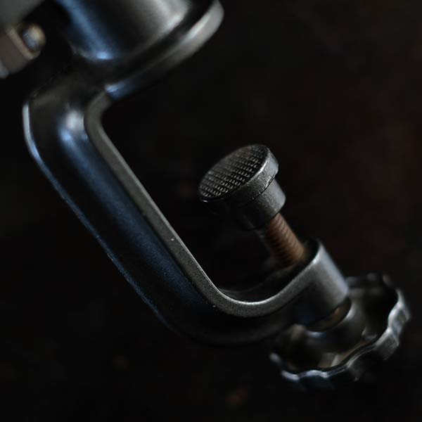 Angle adjustable vise