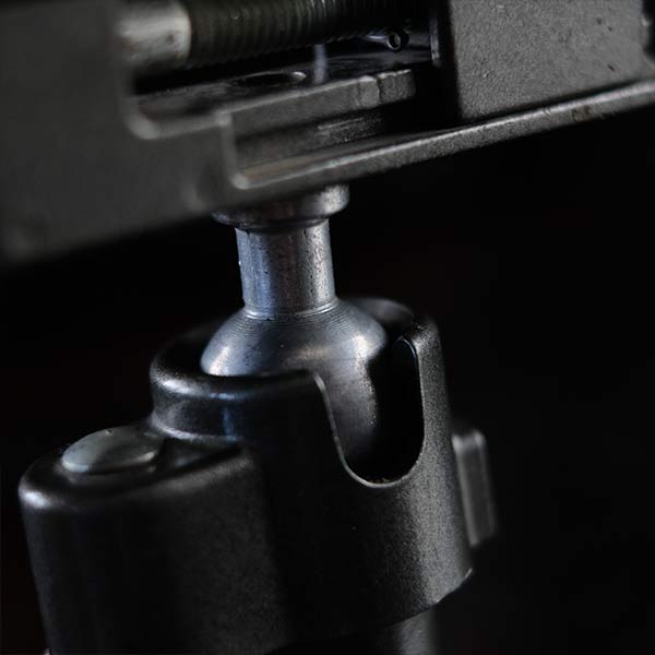 Angle adjustable vise