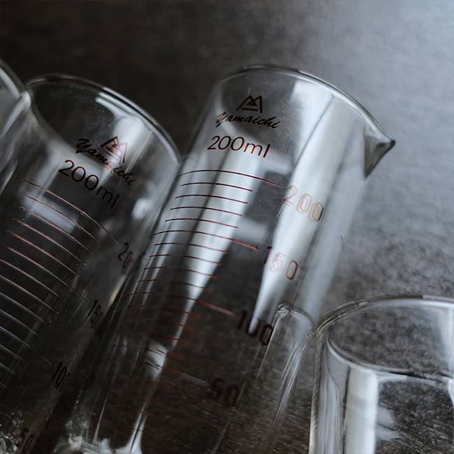 ARROWメスシリンダー 200ml