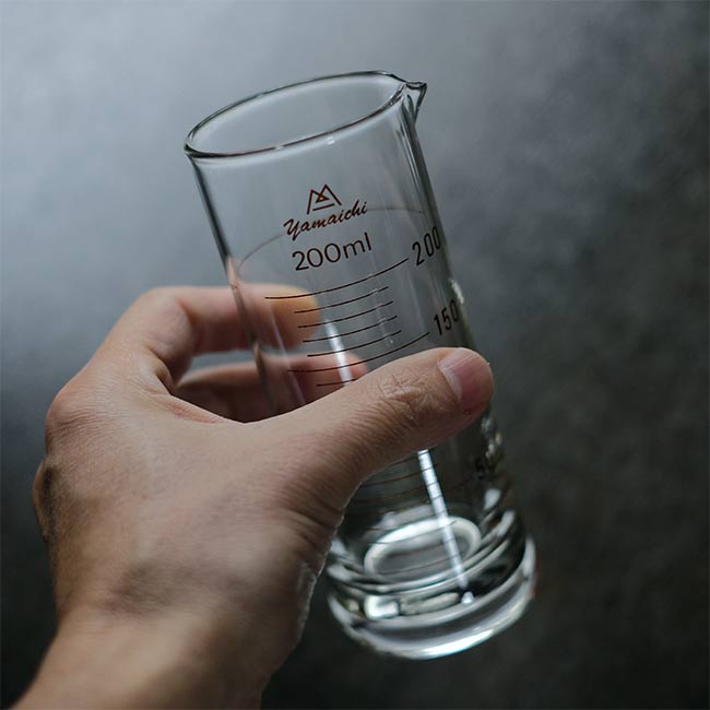 ARROWメスシリンダー 200ml