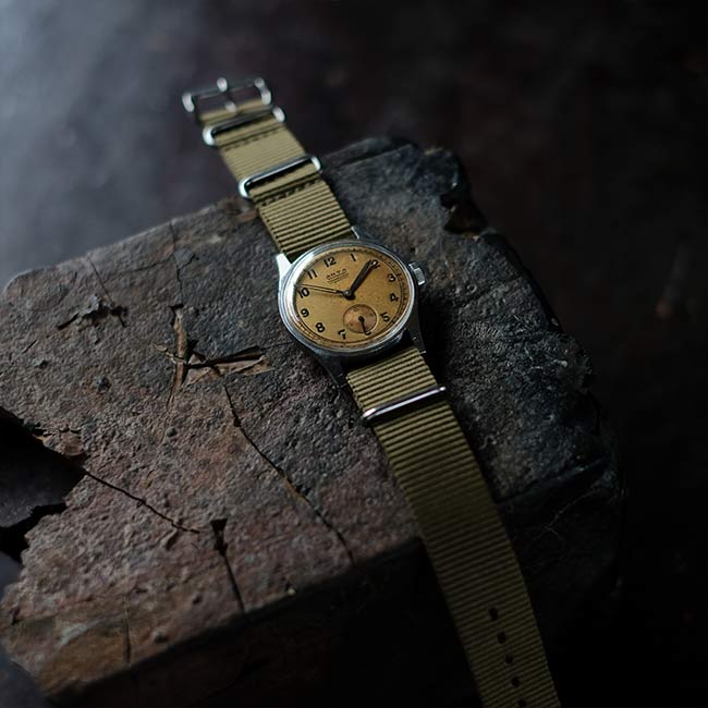 Alta Wasserdicht manual-winding watch