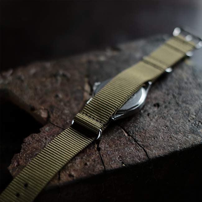Alta Wasserdicht manual-winding watch
