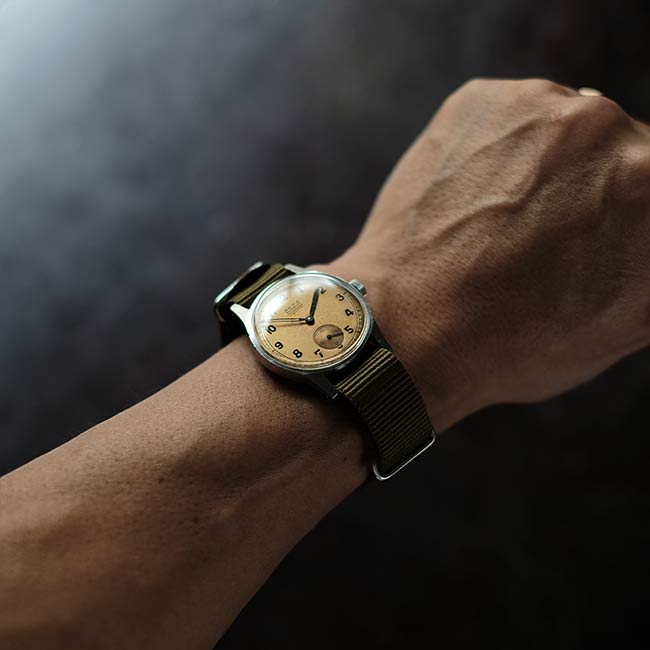 Alta Wasserdicht manual-winding watch