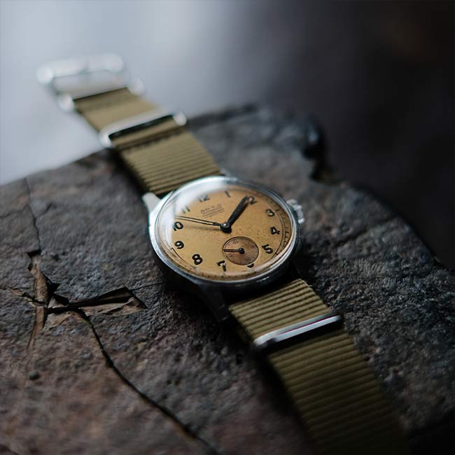 Alta Wasserdicht manual-winding watch