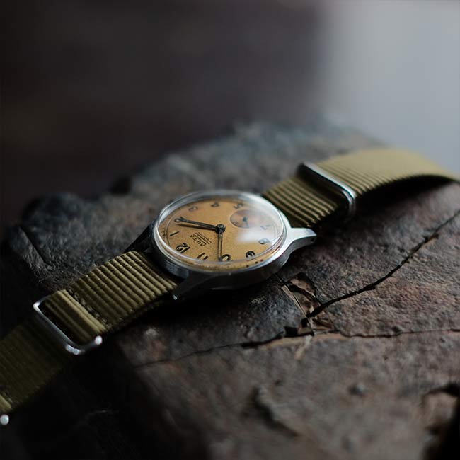 Alta Wasserdicht manual-winding watch