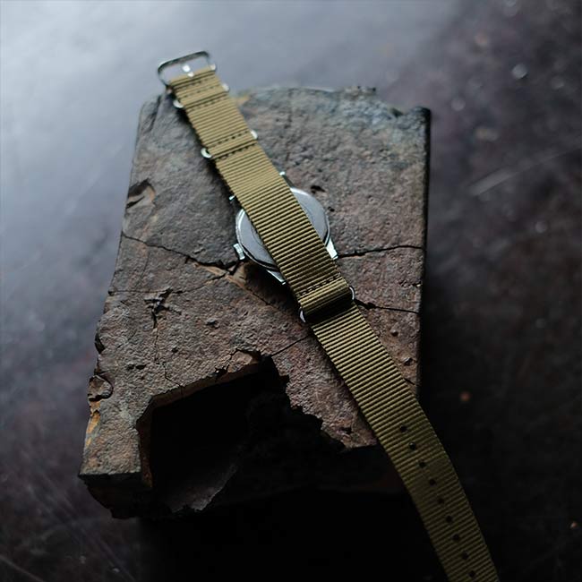 Alta Wasserdicht manual-winding watch