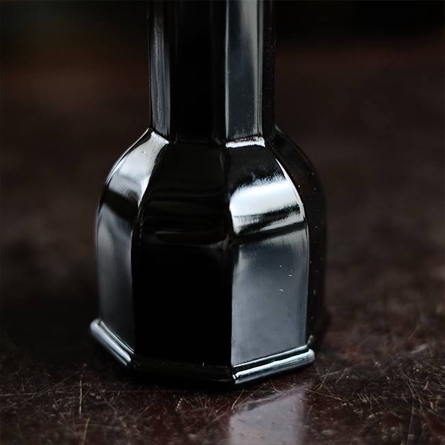 Black glass flower vase