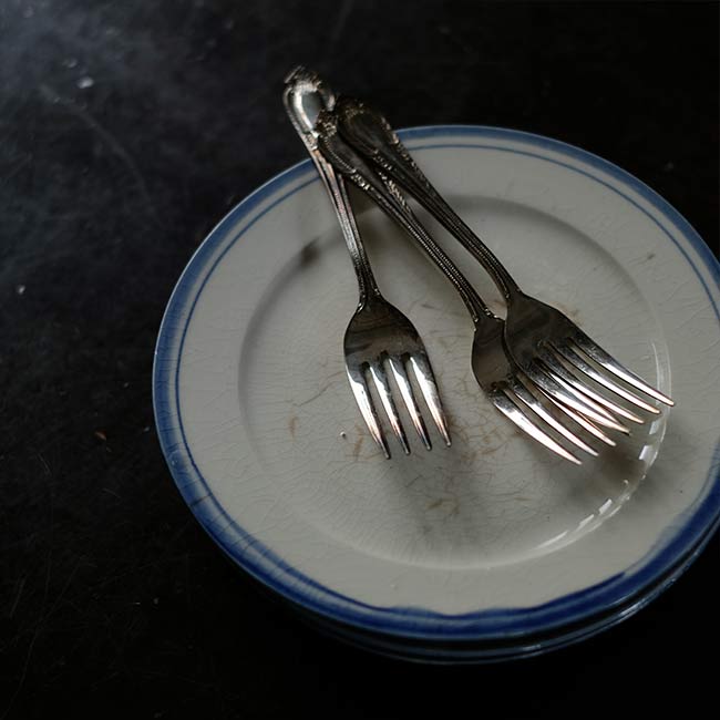 Hard ceramic medium plate φ18cm