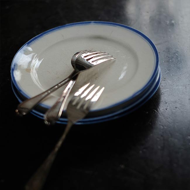 Hard ceramic medium plate φ18cm