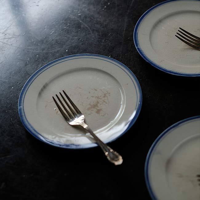 Hard ceramic medium plate φ18cm
