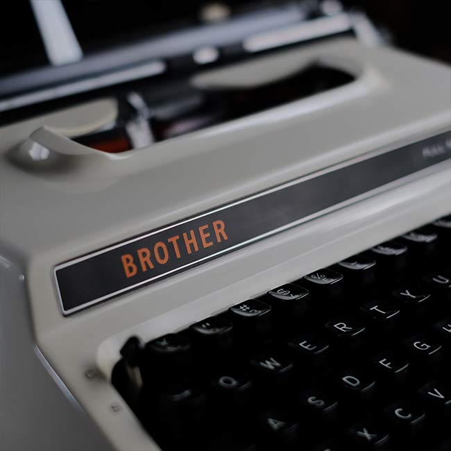 BROTHER Full Matic 33 Typewriter