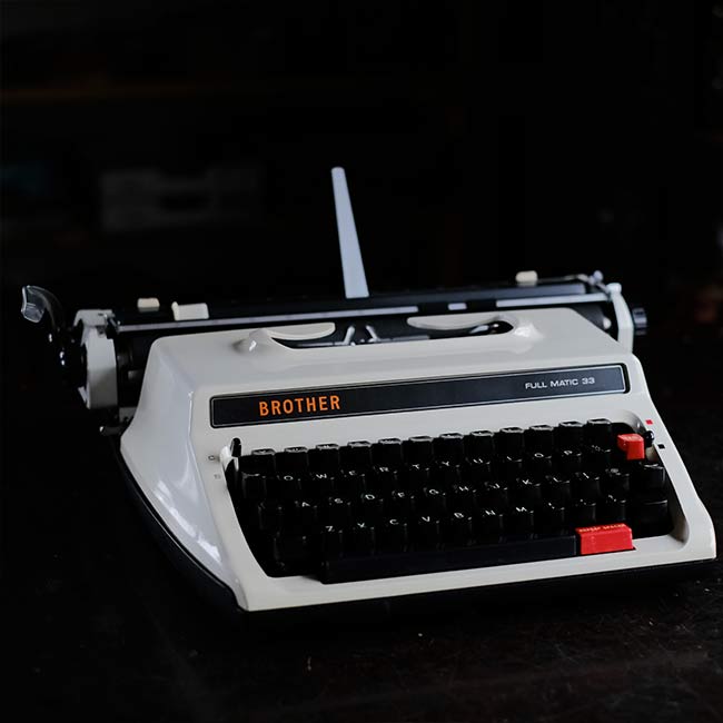 BROTHER Full Matic 33 Typewriter