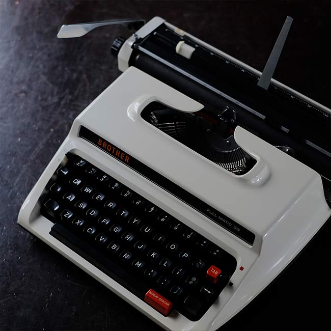 BROTHER Full Matic 33 Typewriter