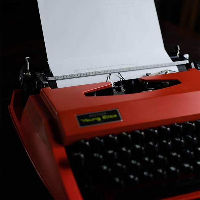 BROTHER Young Elite Typewriter