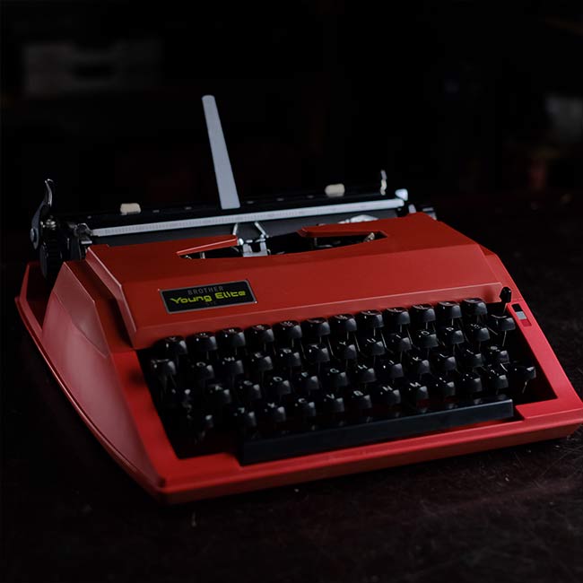 BROTHER Young Elite Typewriter