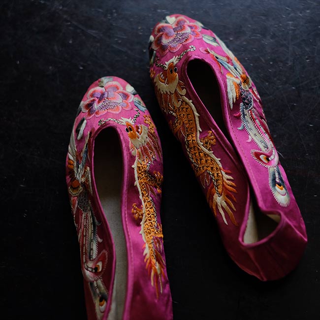 Embroidered children's shoes