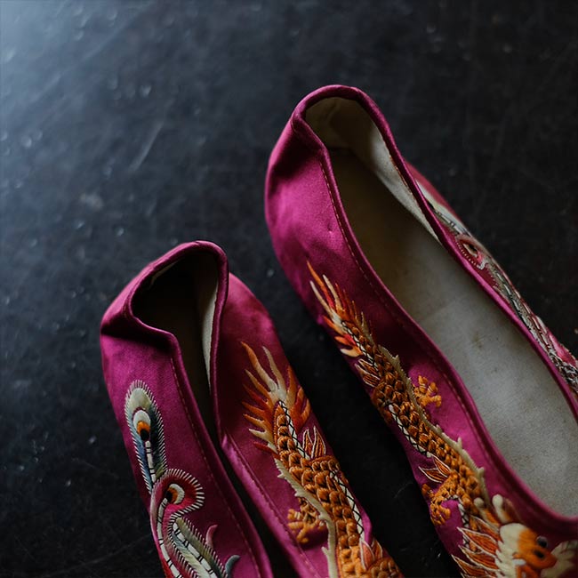 Embroidered children's shoes