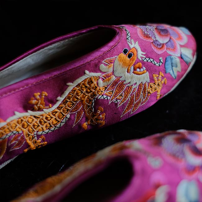 Embroidered children's shoes
