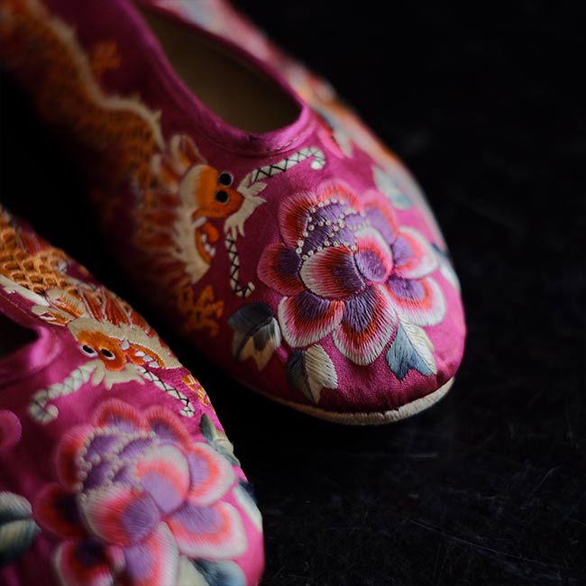 Embroidered children's shoes