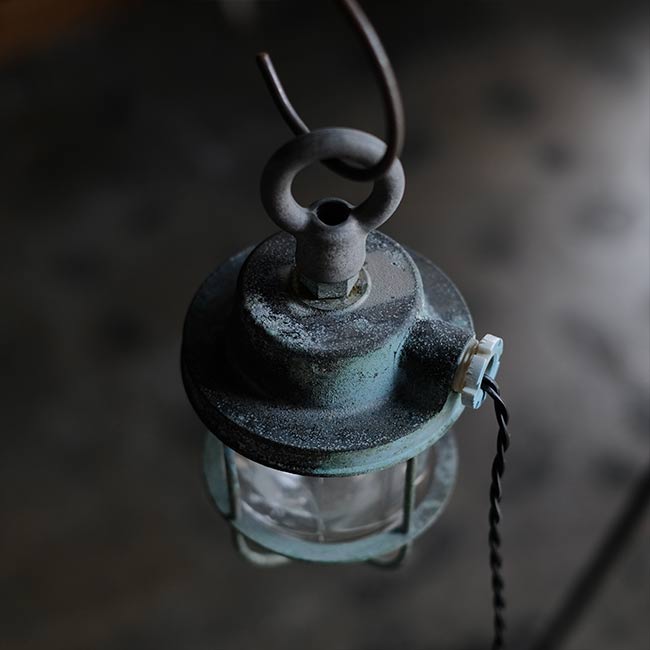 Hanging marine work light