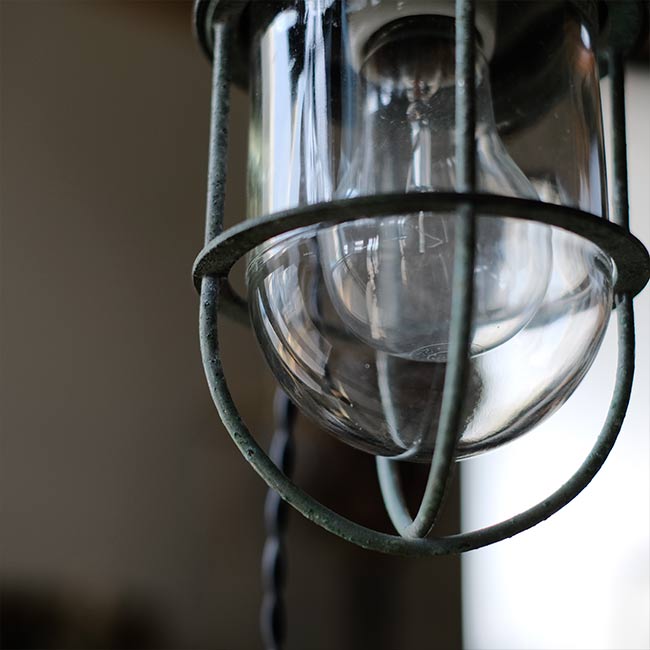 Hanging marine work light