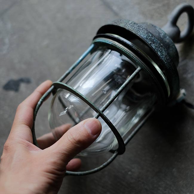 Hanging marine work light