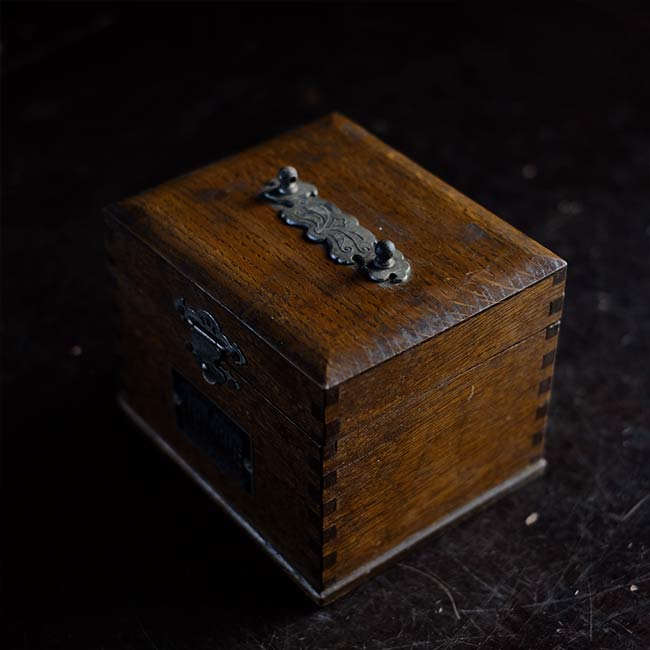 High-frequency therapy device wooden box