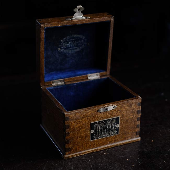 High-frequency therapy device wooden box