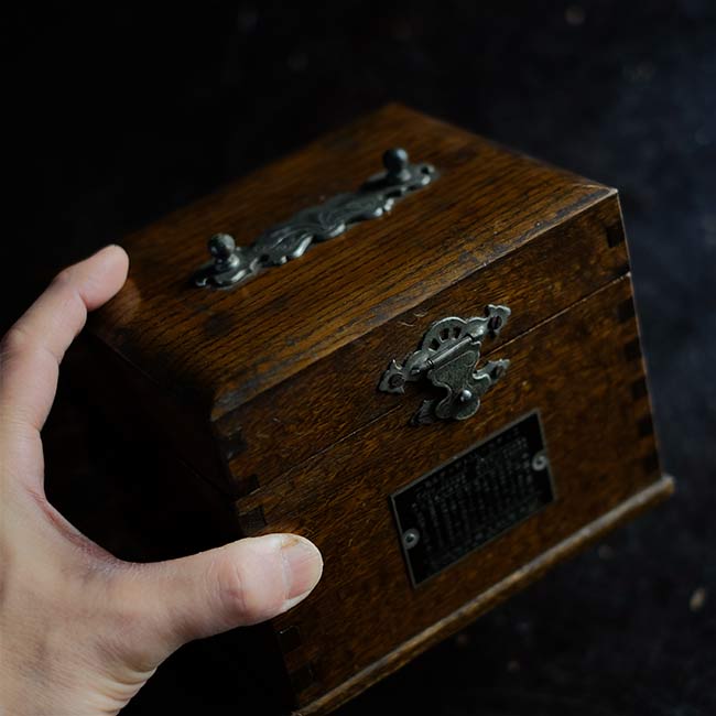 High-frequency therapy device wooden box