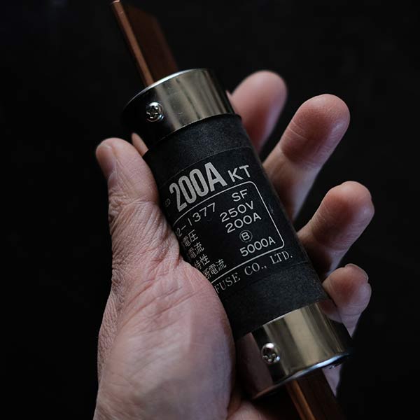 Enclosed cylindrical fuse set of 3