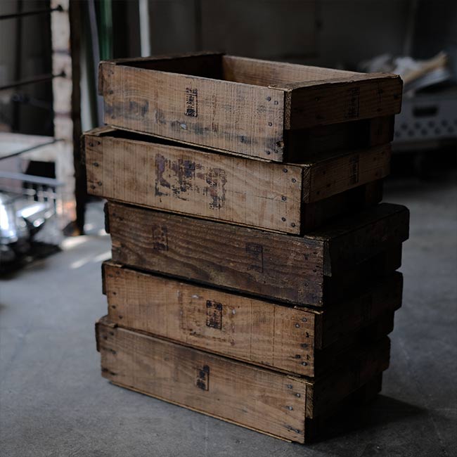 Shallow wooden box