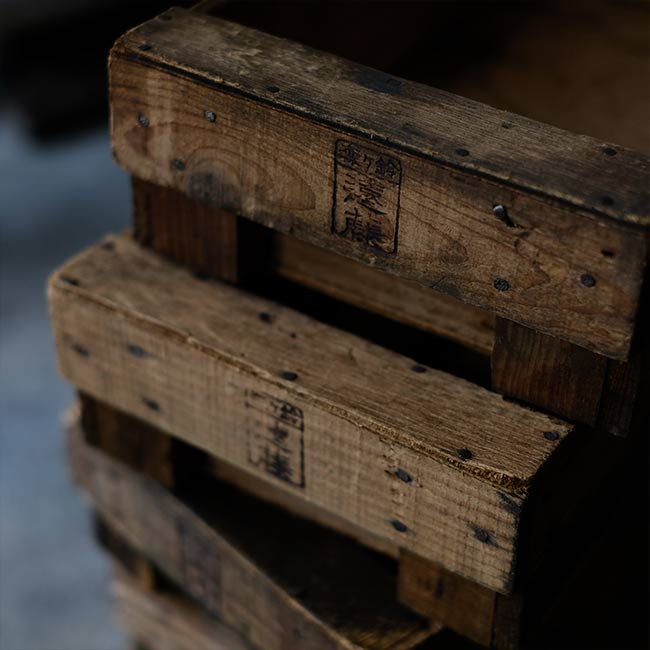 Shallow wooden box