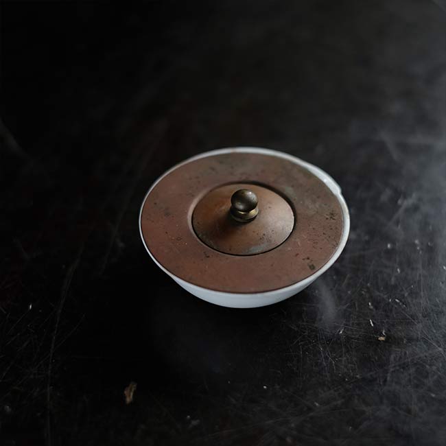 Evaporating dish with lid