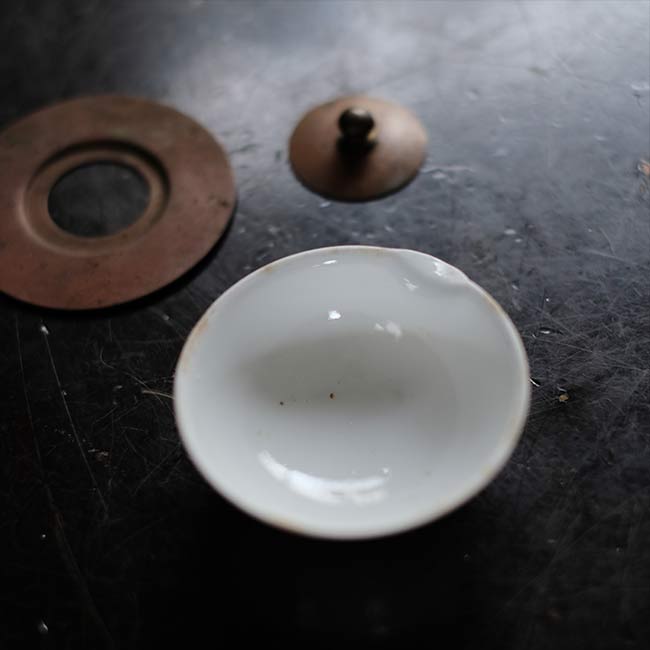 Evaporating dish with lid