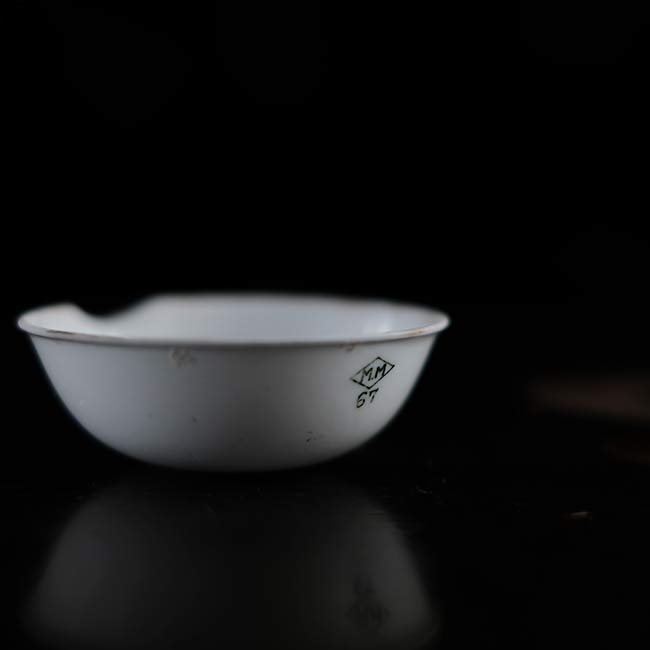 Evaporating dish with lid