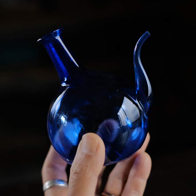 瑠璃色の洗眼瓶