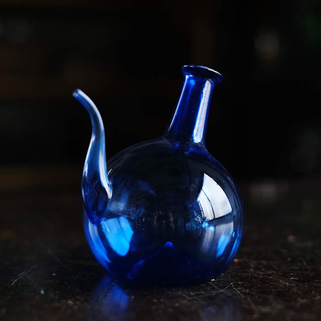 瑠璃色の洗眼瓶