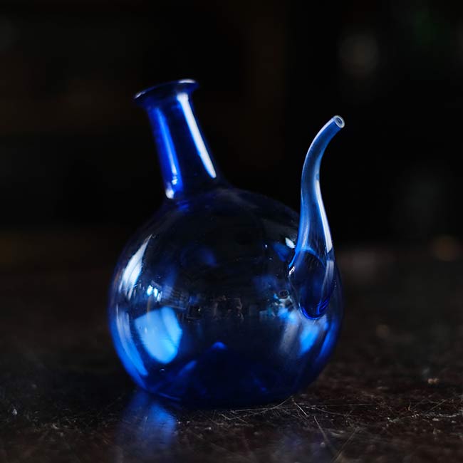 瑠璃色の洗眼瓶