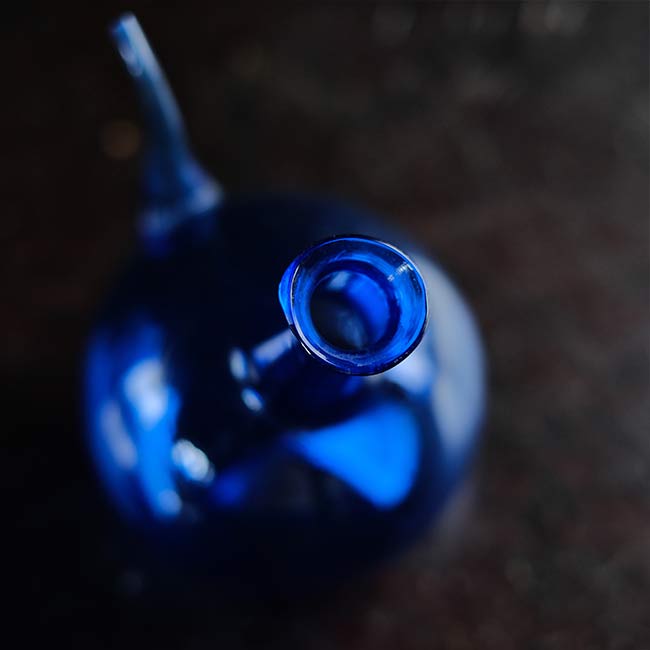 瑠璃色の洗眼瓶