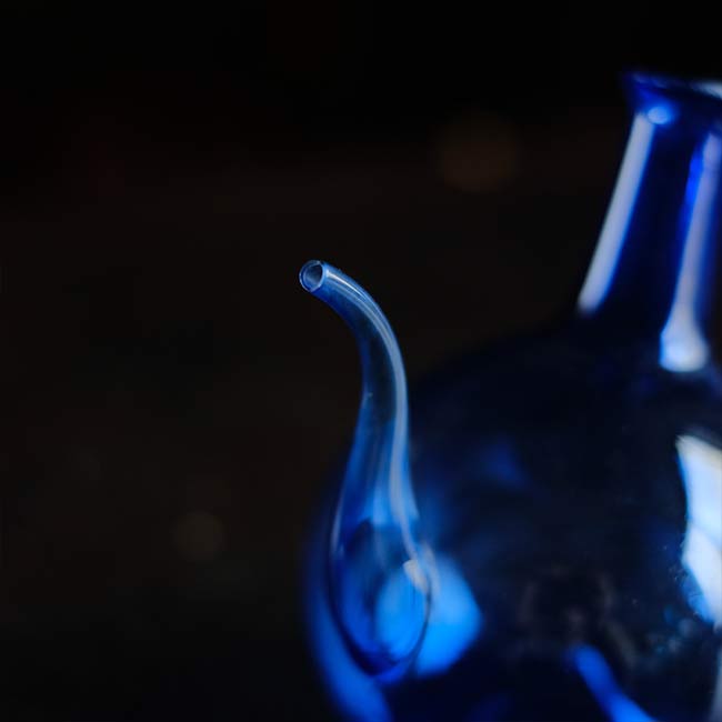 瑠璃色の洗眼瓶