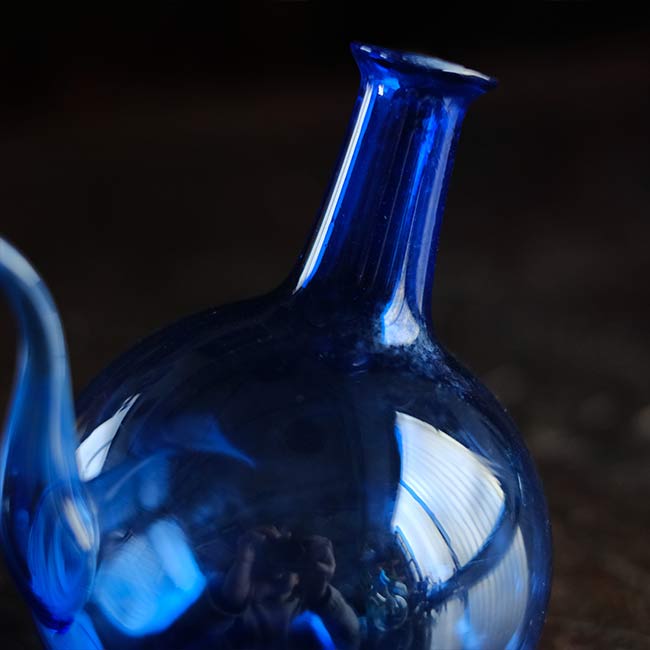 瑠璃色の洗眼瓶