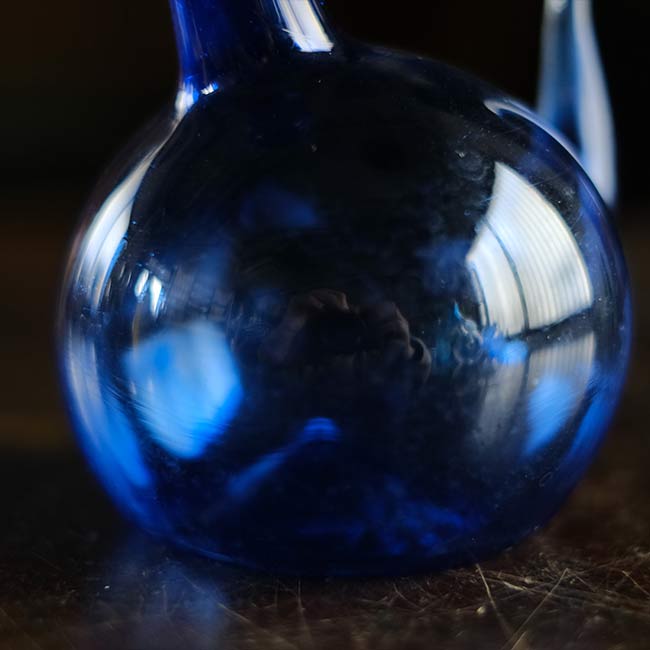 瑠璃色の洗眼瓶