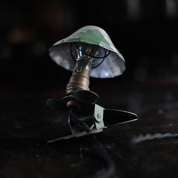 French clip light