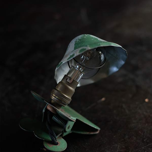 French clip light
