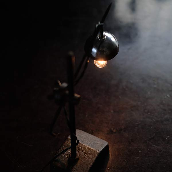 フランスのトースカンを使ったランプ